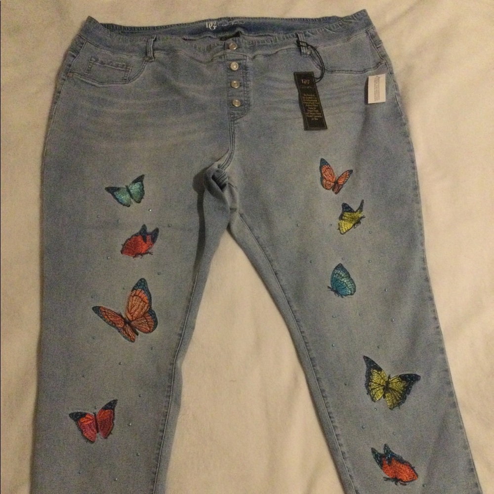 DG2 by Diane Gilman Embroidered Pull-On Exposed Button Jean Size: 3X